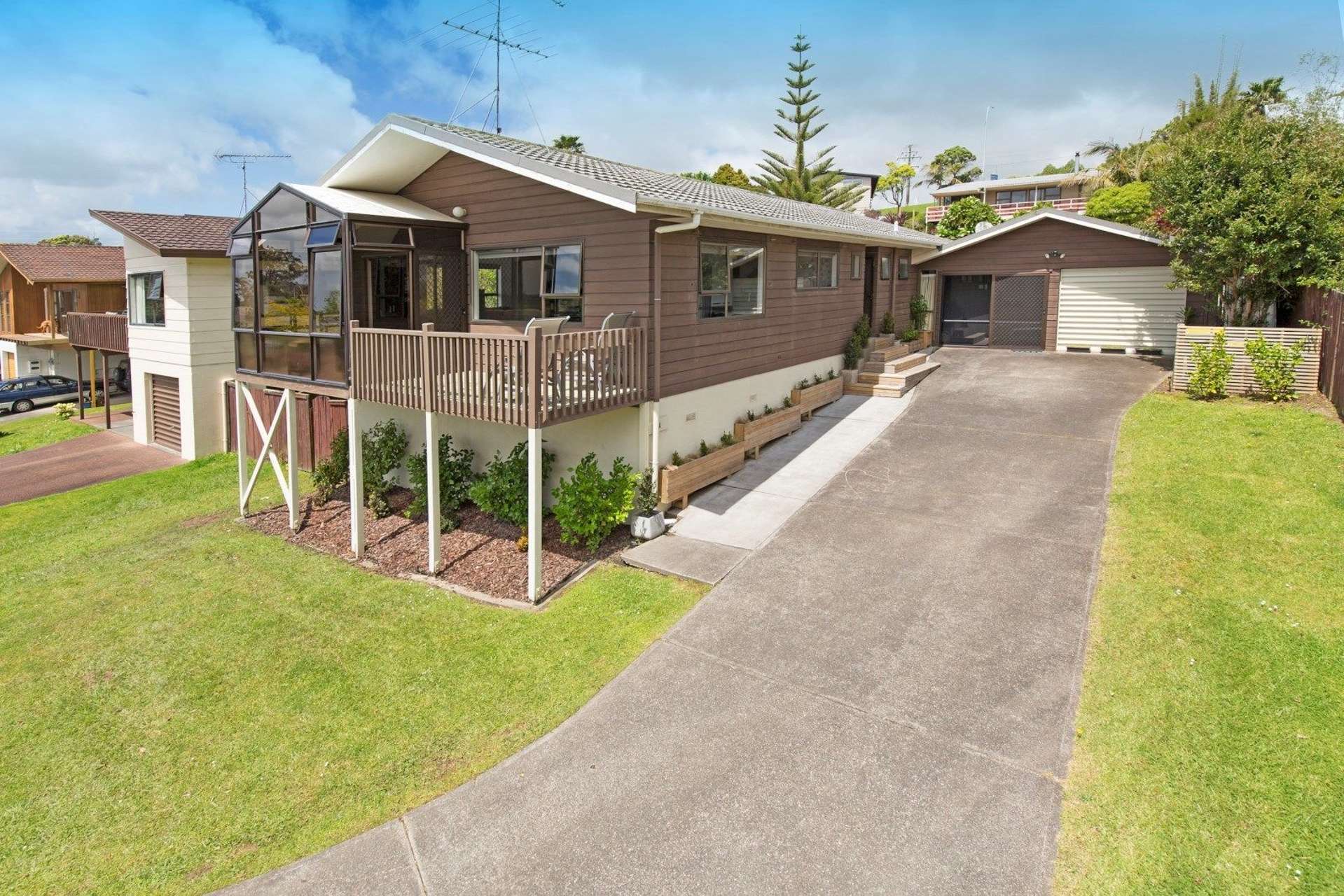 13 John Dee Crescent Red Beach_0