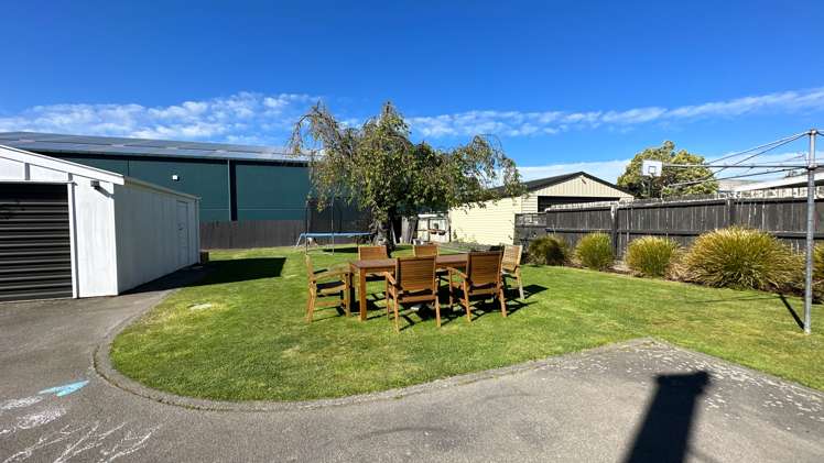 8 Queens Drive Allenton_13