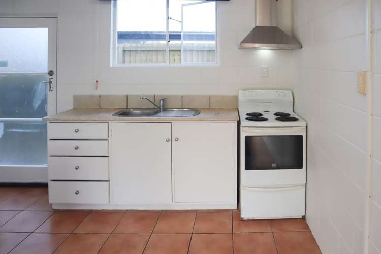 2/21 Olliviers Road Phillipstown_1