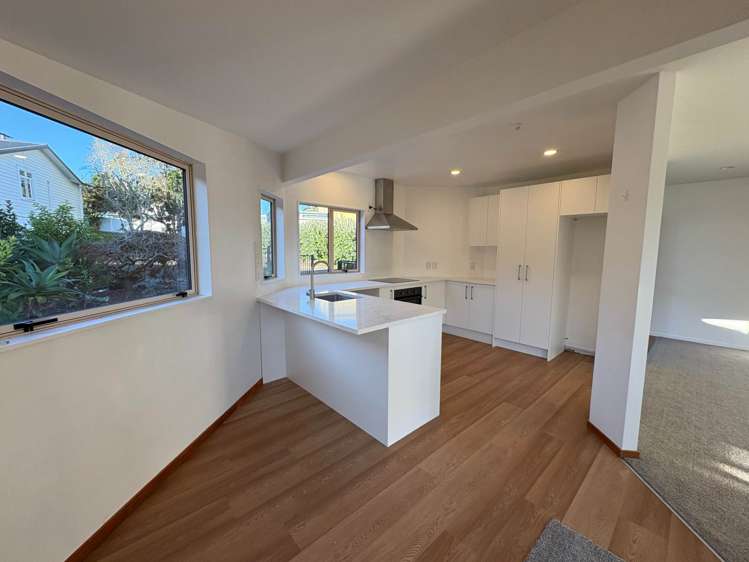 2/2 East Coast Road Milford_11
