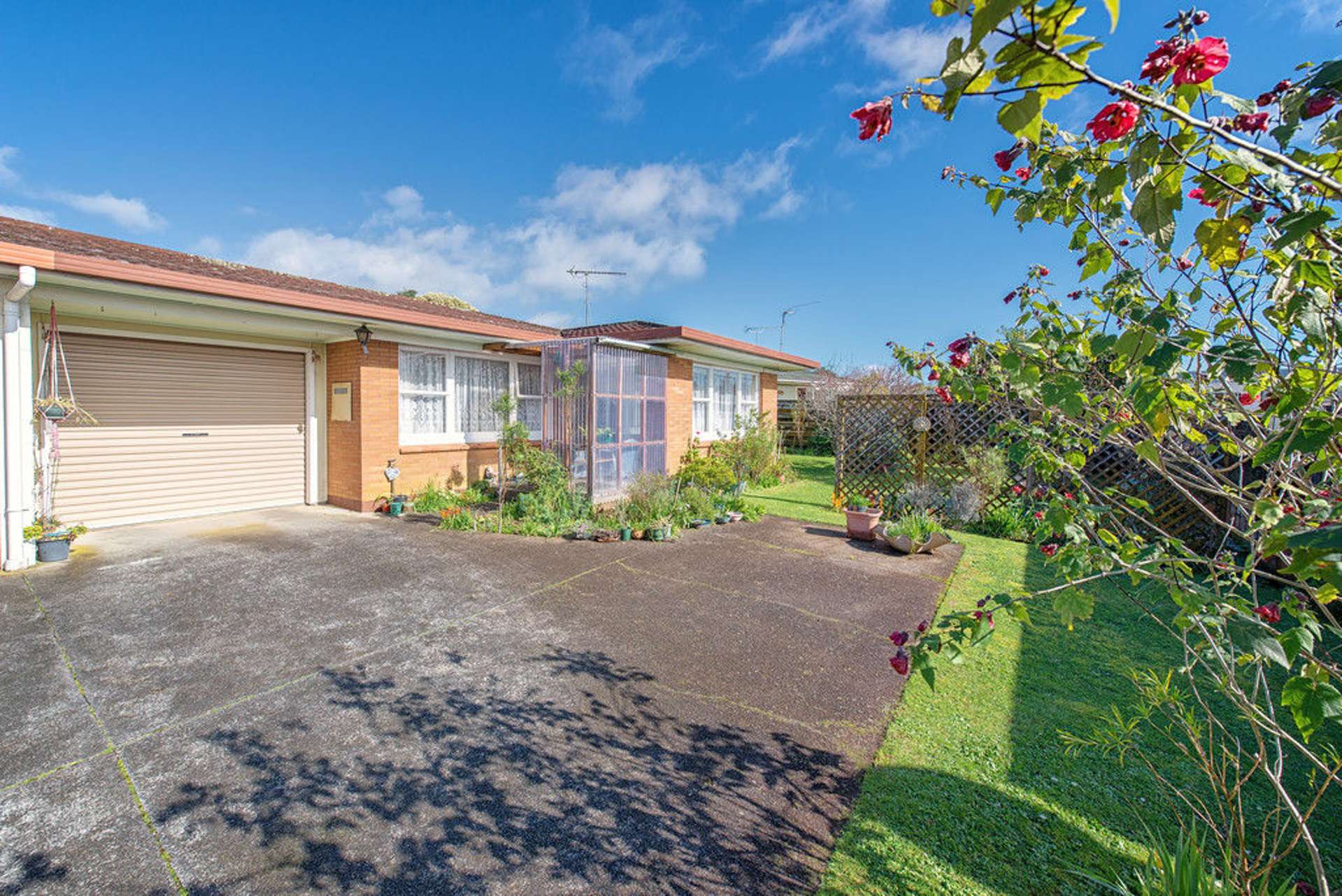 2/193 Queen Street Pukekohe_0