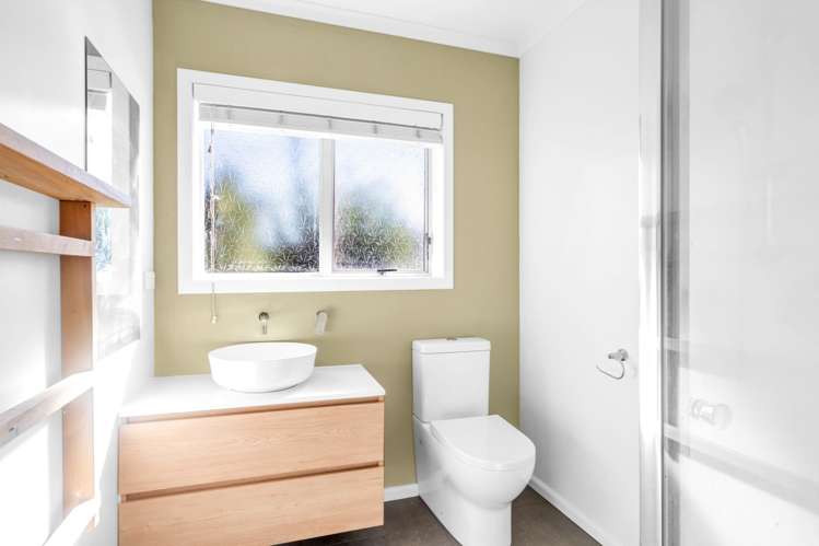 1/4 Maitland Avenue Stoke_9