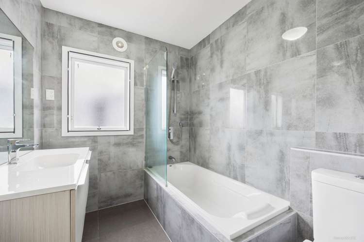 685 Beach Road Rothesay Bay_11