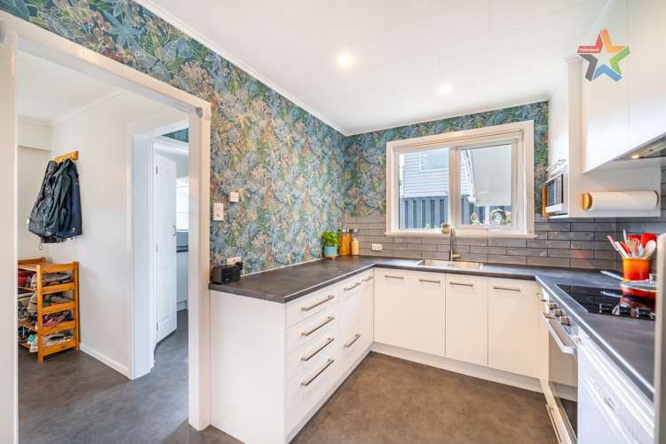 63 Gurney Road Kelson_9