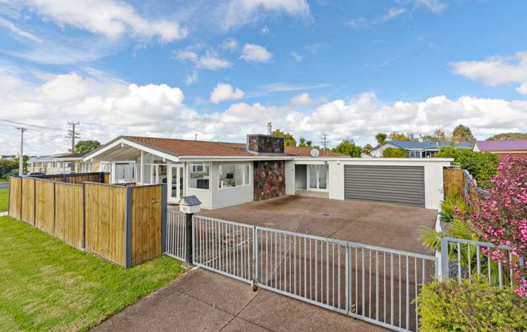 97 Tiroroa Avenue Te Atatu South_0