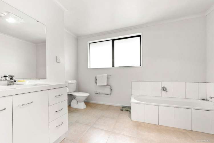 55 Tiriwa Drive Massey_17