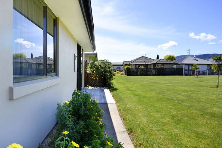 7 Ivy Crescent Richmond_12