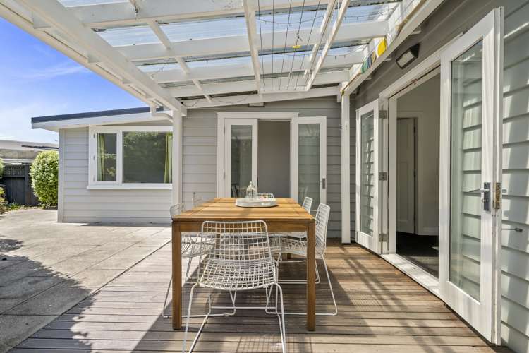203 Sutherland Road Lyall Bay_13