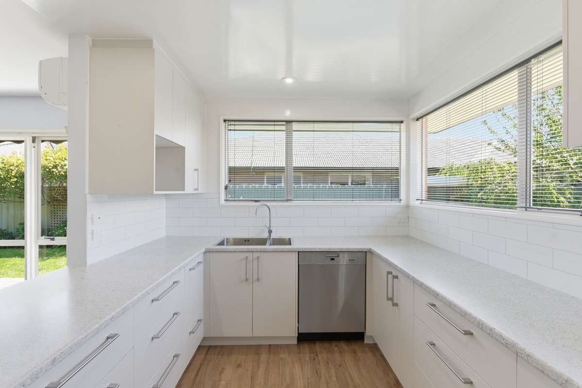 2/10 Baretta Street_4