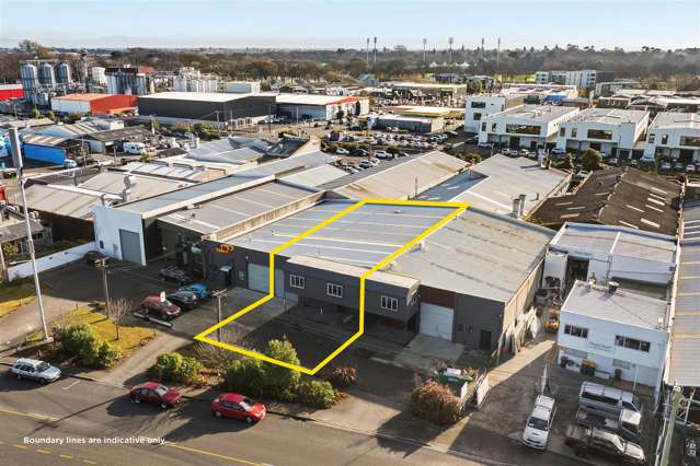 Tidy Warehouse in Great Location
