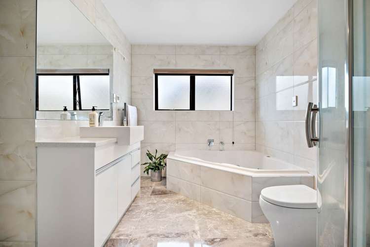 95 Medallion Drive Oteha_25