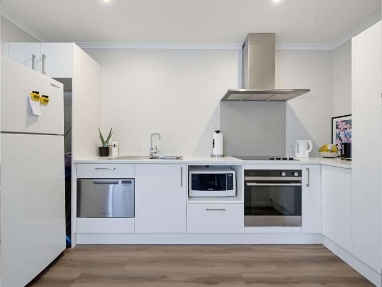 2/17 Vialou Street Hamilton City Central_9