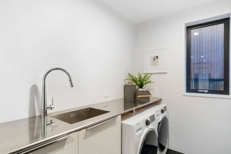 18 Falcon Heights Mount Creighton_21