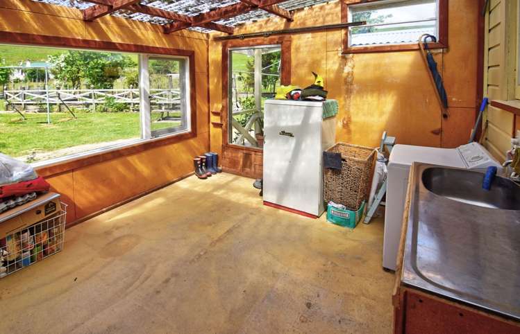 1394 Opaki Kaiparoro Road Mauriceville_11