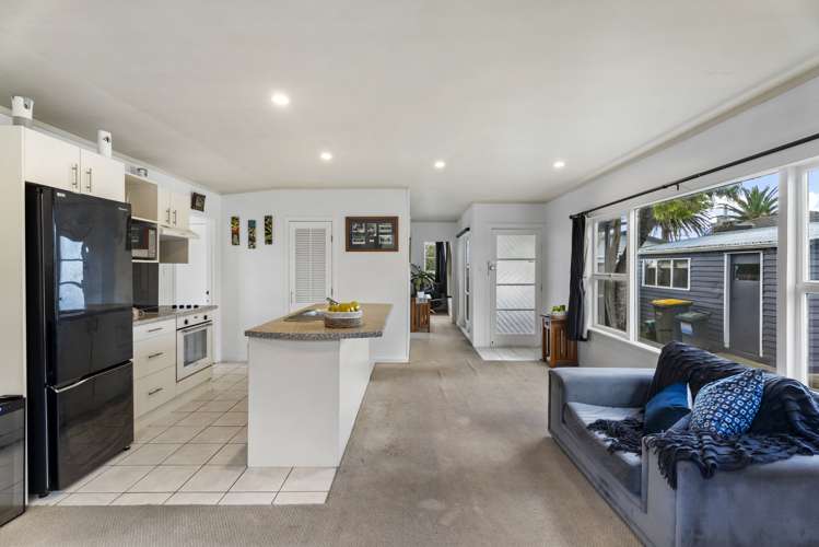 2/103 Vipond Road Stanmore Bay_2
