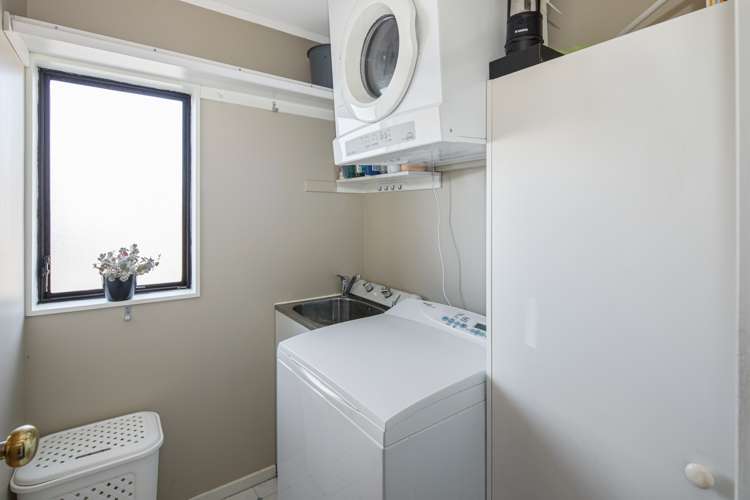 21 Signallers Grove Strathmore Park_18