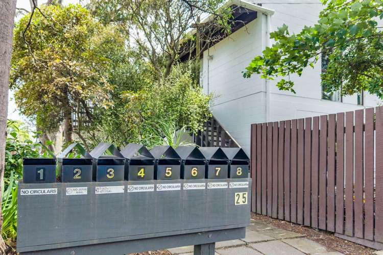 7 /25 Winchester Street Merivale_17