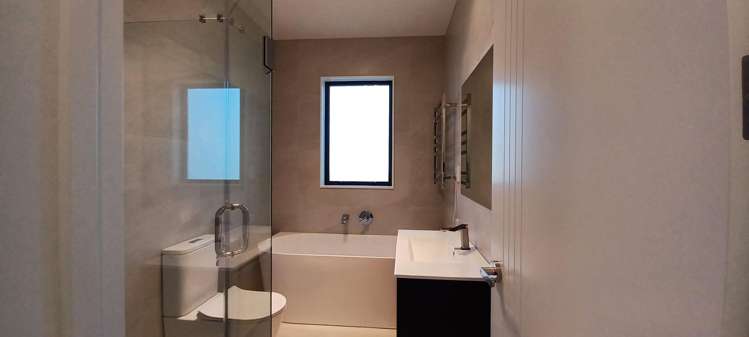 96 Argent Lane Wainui_23