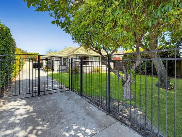 ILAM - THREE BEDROOMS PLUS STUDY, LARGE FENCED SECTION