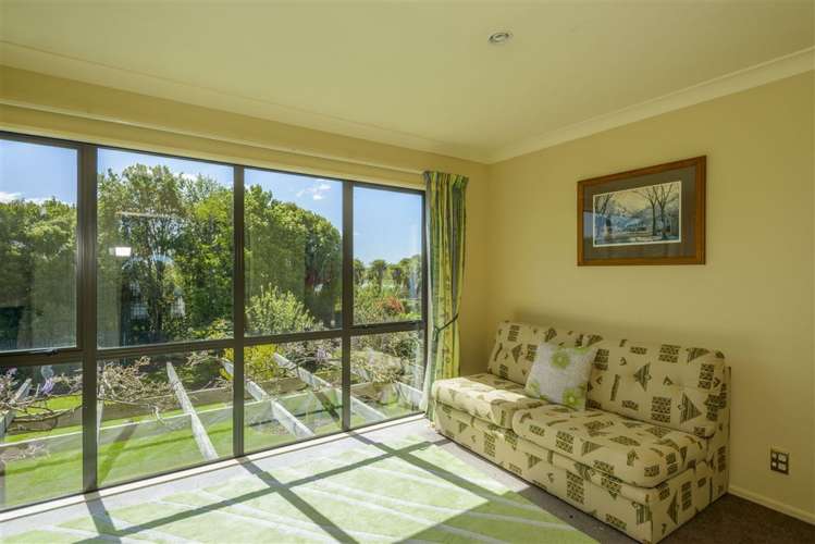 55 Travis Country Drive Burwood_16