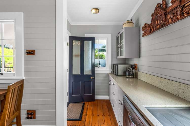 3 Signal Station Road Pouto_14