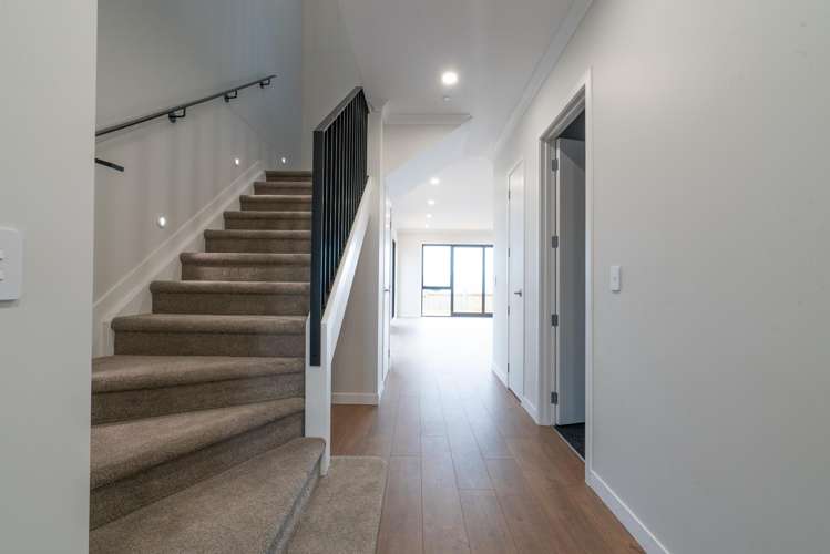 57 Michael Bosher Way Flat Bush_17