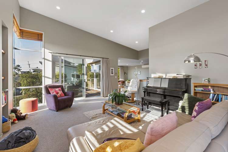 23d Violet Street Raglan_13