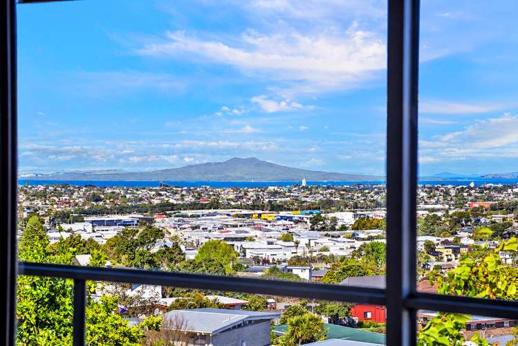 2/9 Sunset Road Totara Vale_16
