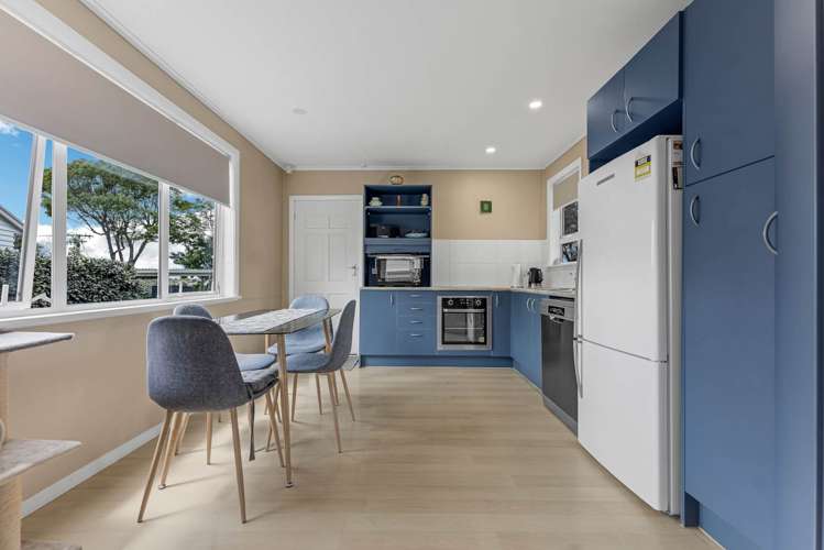 2/331 Royal Road Massey_14