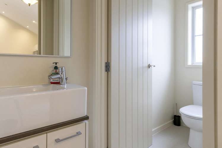 31 Chateau Crescent Rangatira Park_14