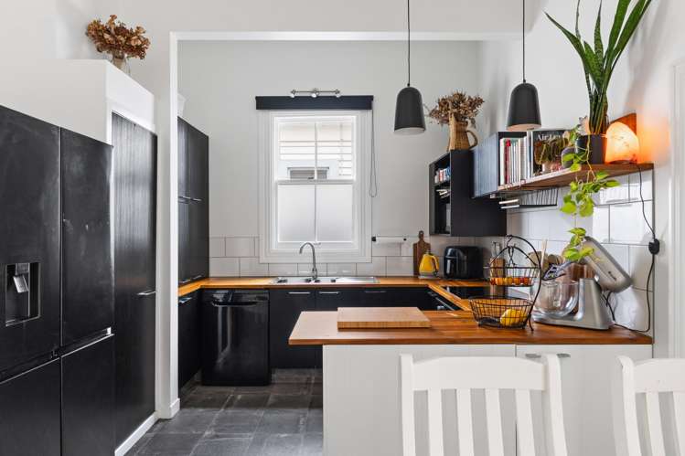 42 Valley Road Mangapapa_1