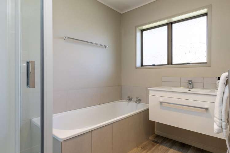 2/7 Kathleen Place Rainbow Point_25