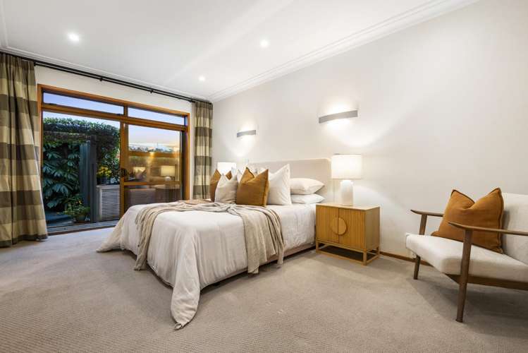 22 John Dee Crescent Red Beach_19