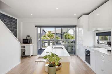 33/27 Powell Street_3