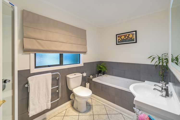 18 Betty Watt Grove Riverstone Terraces_16