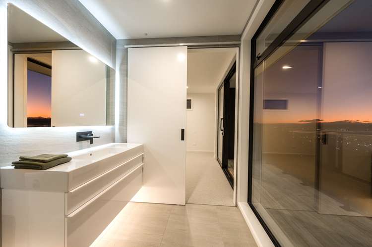 24 Commodore Place Britannia Heights_12