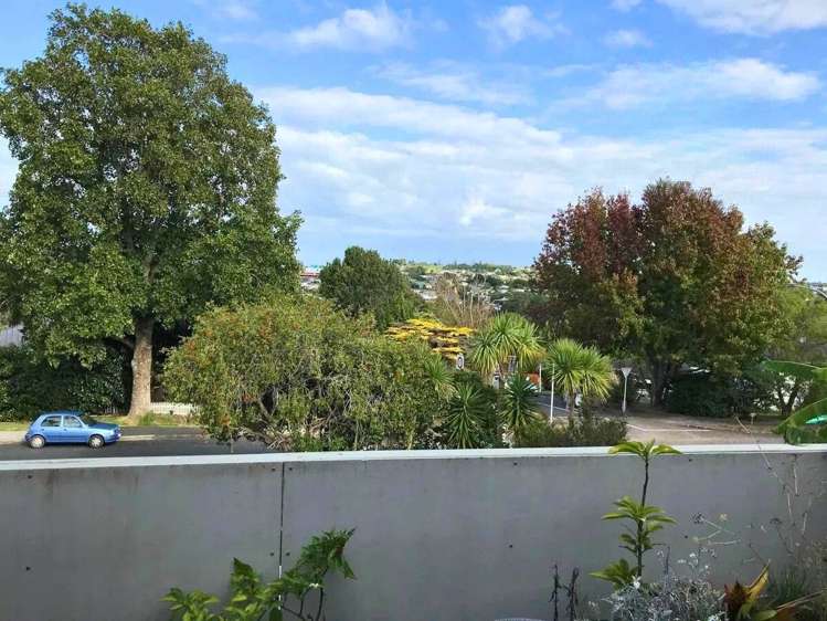 1/9 Easton Park Parade Glenfield_5