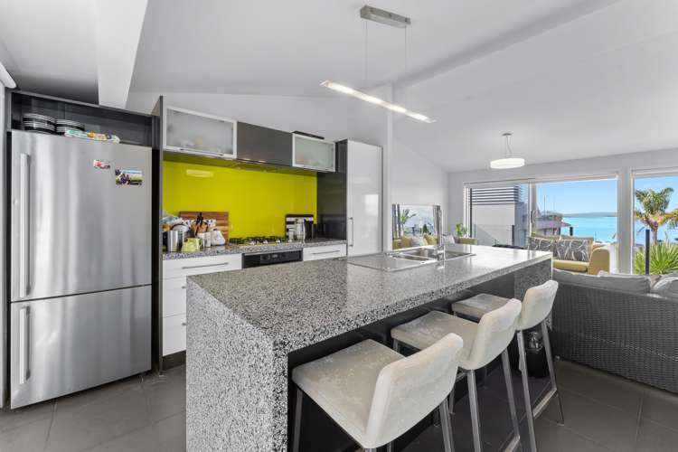 1/64 Seaview Road Castor Bay_15