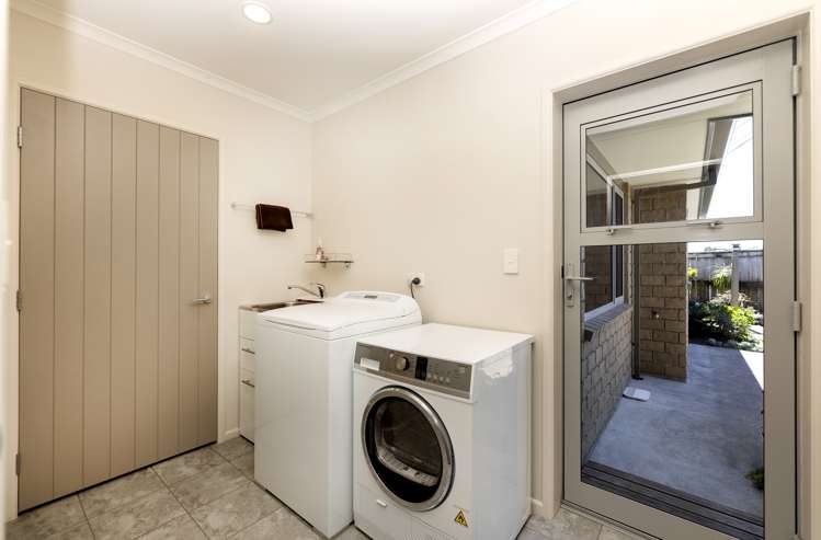 2 Oakwood Drive Highlands Park_12