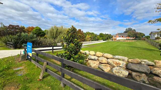 "PAEROA BRICK BEAUTY"