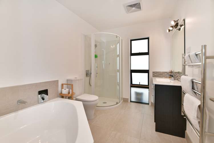 25 Roberts Road Matakatia_14