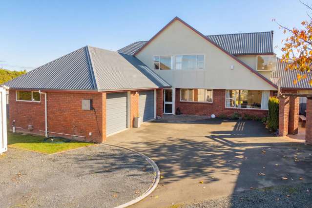 Five Bedrooms in the Heart of Outram