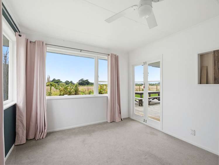 54 Kuku Beach Road Levin_24