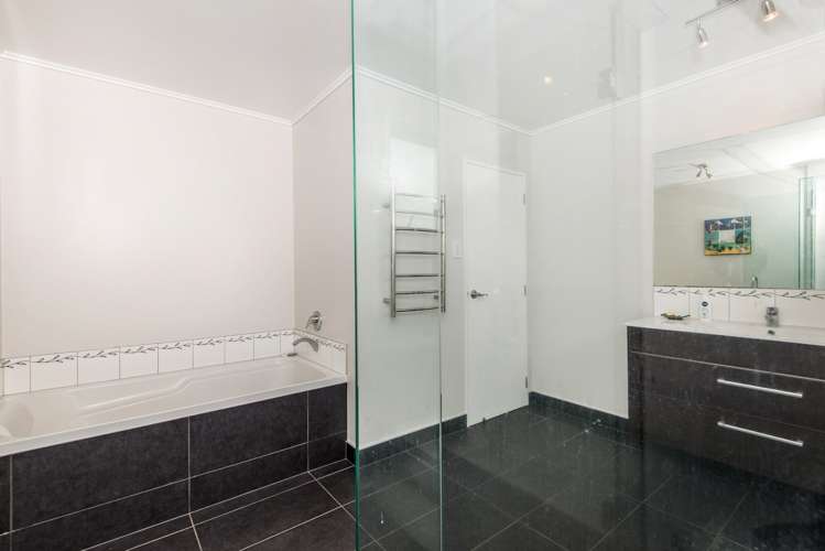 2a Ward Crescent Te Atatu Peninsula_16