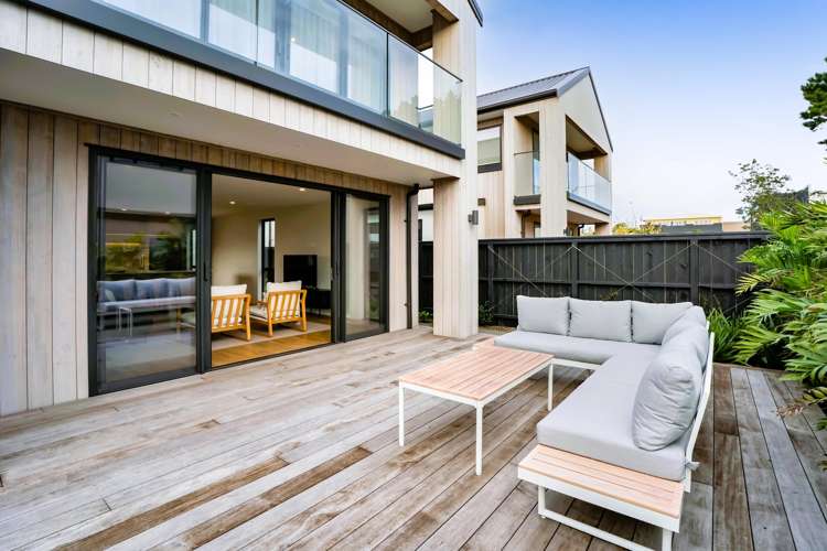10 and 10A Eliot Street New Plymouth_27