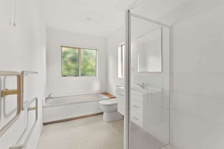 2/2 East Coast Road Milford_9