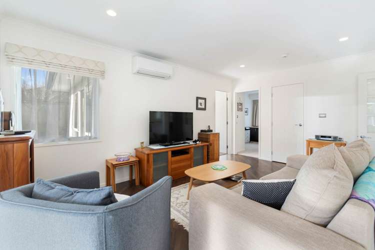 15 Tongeren Square Karaka_13