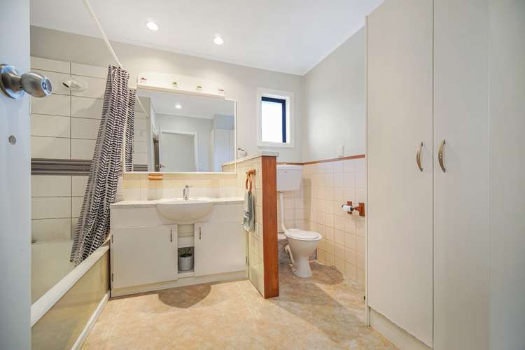 6 Cobham Crescent Kelston_9