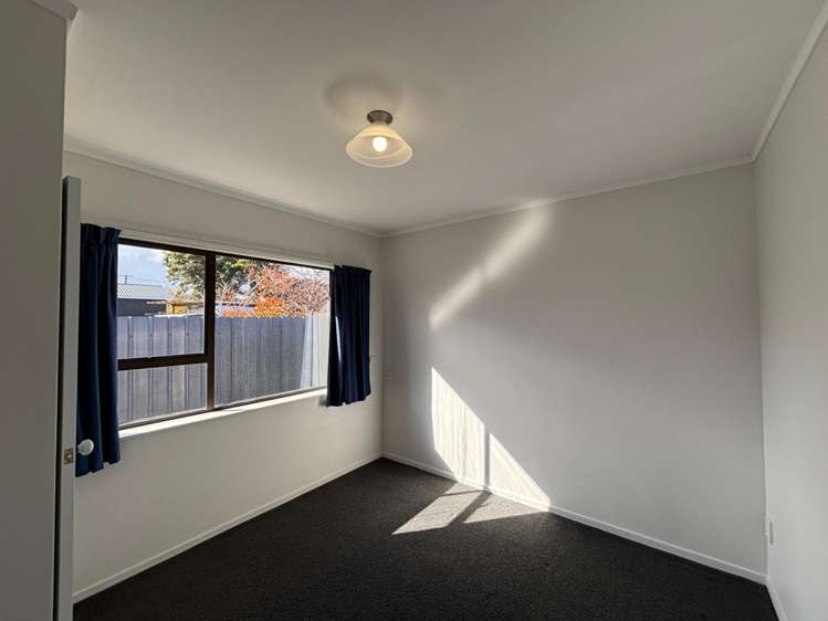  26 Exeter Crescent Springvale_12