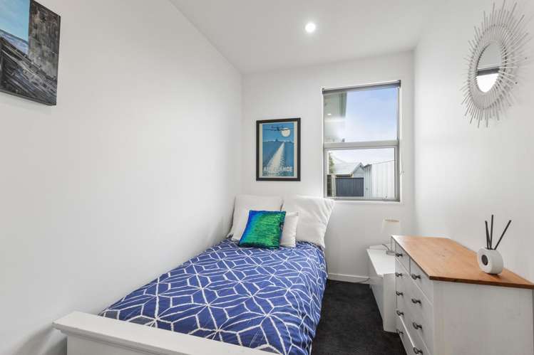 21 Torbay Avenue Lake Hood_18